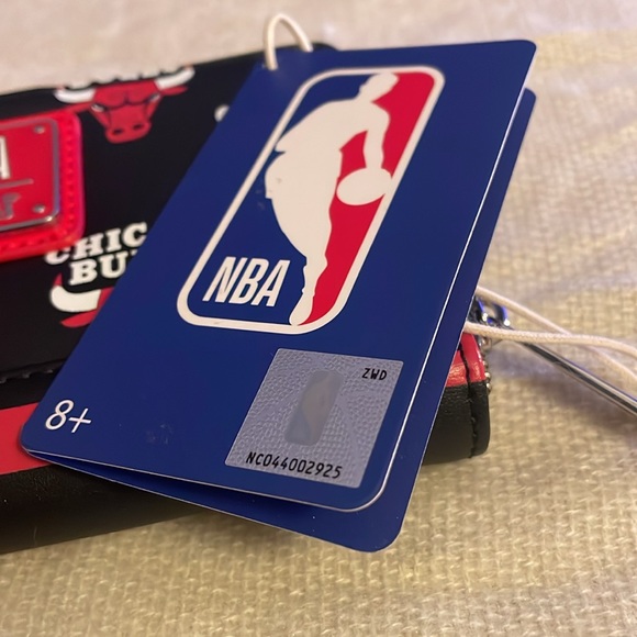 NWT Loungefly Chicago Bulls Long Wallet - Picture 4 of 8